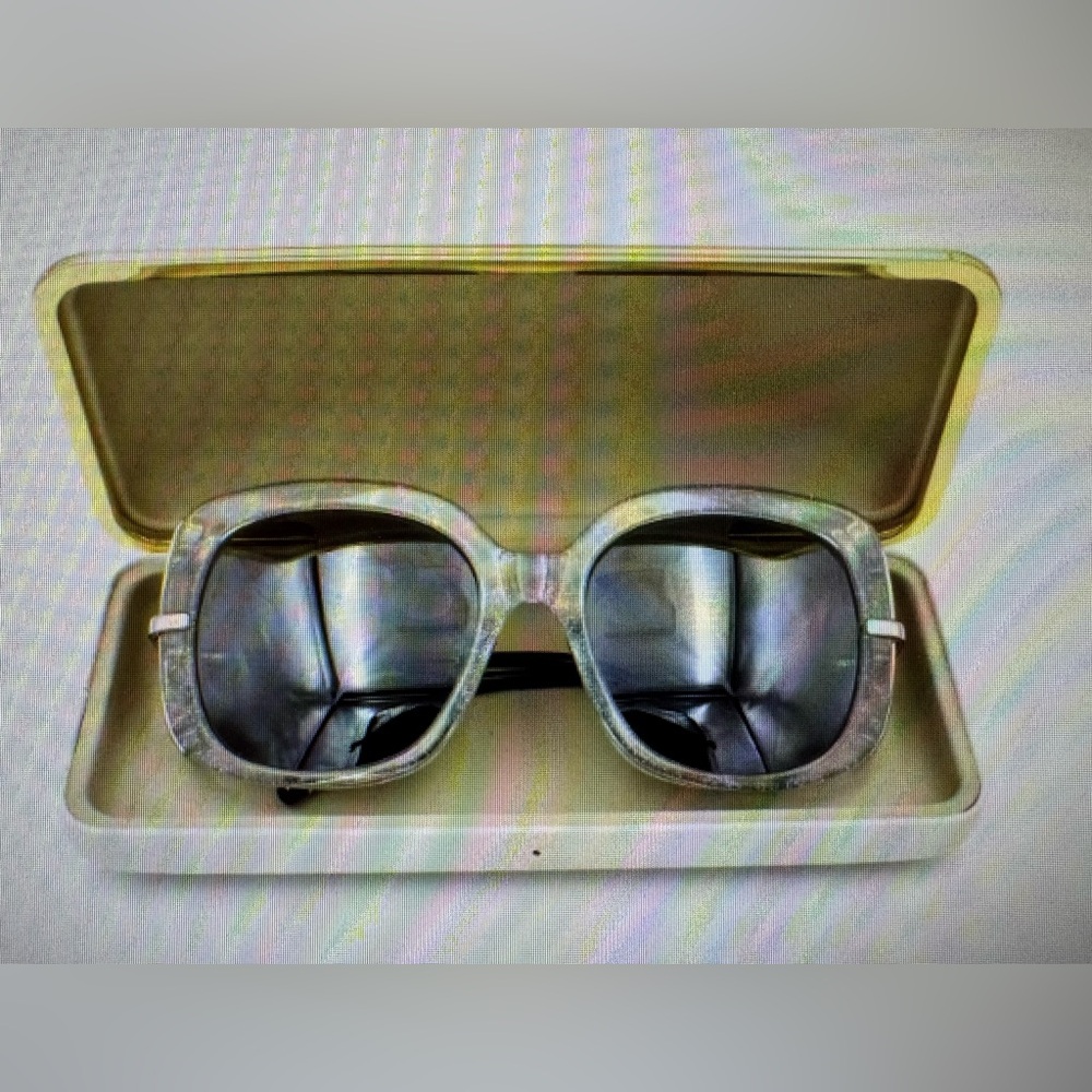Boucheron Stylish Square Sunglasses with Case